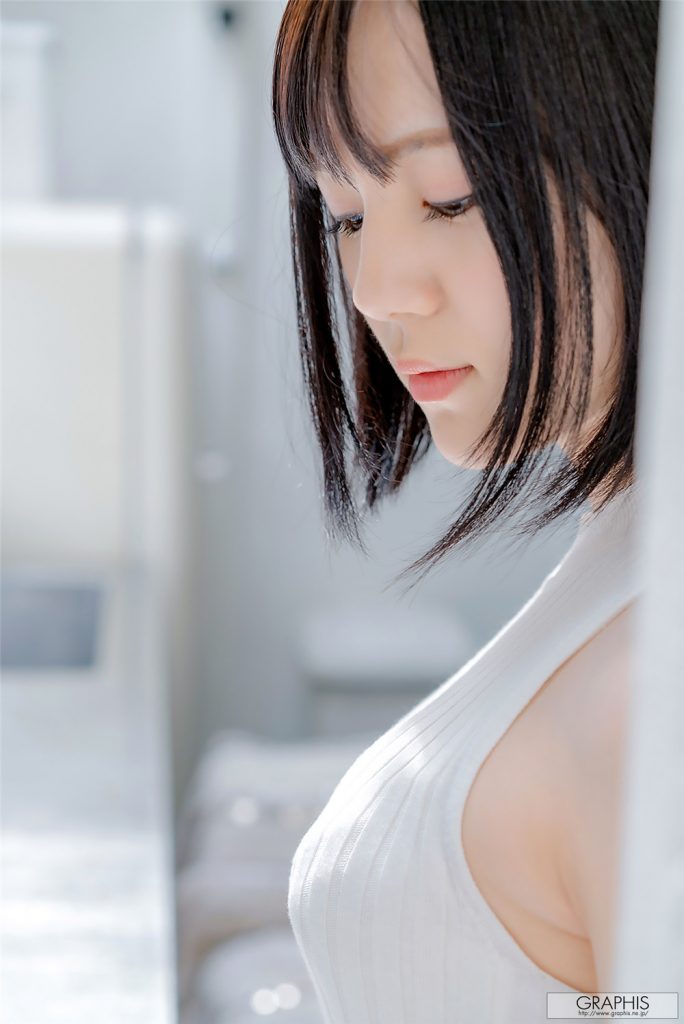 Graphis First Gravure No Remu Suzumori