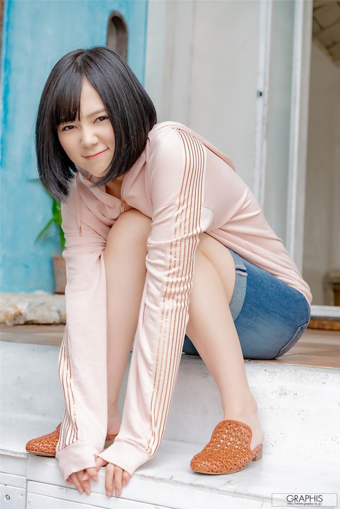 Graphis First Gravure No Remu Suzumori